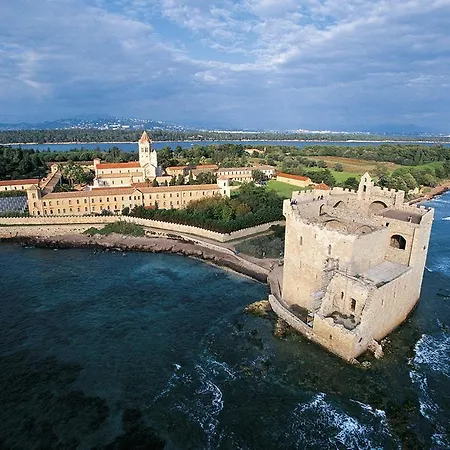 Le Festival Hotel
